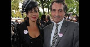 Anne nivat (assistant) & 3.9 out of 5 stars 23 ratings. Anne Nivat Et Jean Jacques Bourdin Lors Du Qatar Prix De L Arc De Triomphe A L Hippodrome De Longchamp Le 3 Octobre 2010 Purepeople