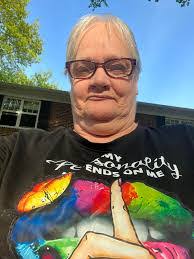 Sara Bloss's Instagram, Twitter & Facebook