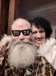 Introduction and photo sharing in a group