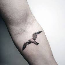 small detailed guys flying seagull tattoo on inner forearm small tattoo tattoos tatuaje pequeno tatua seagull tattoo seagull tattoo design flying tattoo