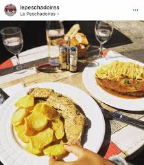 Déglacer le poêlon avec le vinaigre de framboise en mélangeant avec les tranches d'oignon. Filet Mignon Frites Maison Et Foie De Veau Au Vinaigre De Framboise Tagliatelles Picture Of Le Peschadoires Paris Tripadvisor