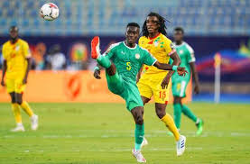 L'afrique du sud, qui a évolué avec un bloc bas, a tenté de réduire les espaces au maximum. Can 2019 La Volonte Du Benin Et De L Afrique Du Sud N Ont Pas Suffit Le Nigeria Et Le Senegal En Demi Finale Foot Rdc