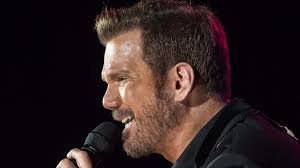 Nesty, el músico cubano que convence a los reguetoneros de hacer salsa