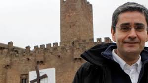 De trabajar con Gabilondo en la SER y corresponsal de guerra con  Pérez-Reverte... a ser jesuita