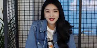 Kim Chung Ha Reveals She Recently Paid Off Her Family S Debt Https Www Allkpop Com Article 2019 01 Kim Chung Ha Reveals She Recently Paid Off Her Family S Deb