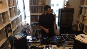 Plaats bijvoorbeeld elke week een leuke post van 30 seconde tot een minuut. Toch Nog Een Festivalgevoel Dankzij Corona Livestreams Van Muzikanten En Dj S Nrc
