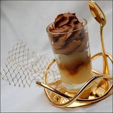 Espuma De Chocolat Sur Coulis De Poires Et Speculos Shot Glass Desserts Desserts Food