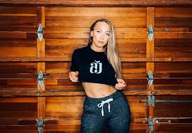 Applegate was born in massapequa, new york. Instagram Star Aj Applegate Launches Her Clothing Line Aj S Merch Time Bulletin