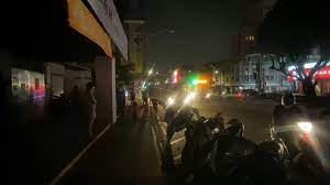To lose power (due to a blackout). Ohm Ftksgoa2fm