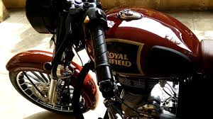 In fact, queen elizabeth i forbad anyone except close members of the royal family to wear it. Royal Enfield Classic 350 Maroon Colour 1280x720 Download Hd Wallpaper Wallpapertip