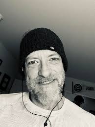 Watching them crawl through that tight space gave me anxiety! I can't even  imagine doing that, I'd have had a panic attack myself!!!