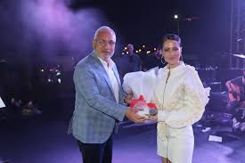 Get in touch with derya uluğ (@deryaulugg_) — 1906 answers, 14455 likes. Iskenderun Belediyesi Derya Ulug 5 Temmuz Festivalinde Konser Verdi