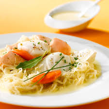 Panache De Poissons En Nid De Choucroute Sauce Hollandaise Recettes Recette Choucroute Recette Recette Choucroute