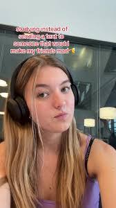 Gina Slack's Instagram, Twitter & Facebook