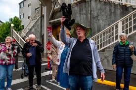 Linus Oakes Village residents celebrate first full moon of May with a howl 