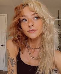 Alicia Metcalf's Instagram, Twitter & Facebook