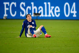 Die saisonabschlussfahrt mit allen schalker spielern, mit ausnahme von benedikt höwedes und julian draxler. Fc Schalke 04 Nordrhein Westfalen Burgt Fur Schalker Schulden Manager Magazin