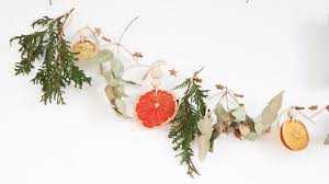 Comment faire un beau tableau de feuilles d'automne en utilisant un fer à repasser (doit se faire sous la supervision d'un adulte). Diy Une Deco De Noel A Realiser Avec Les Enfants Cote Maison