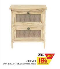 Lignes épurées, courbes douces et utilisation d'une variété de matériaux. Offre Chevet Chez Gifi