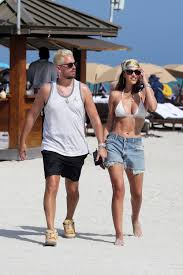 2,198,962 likes · 10,175 talking about this. Scott Disick And Girlfriend Amelia Gray Hamlin Are Social Media Official