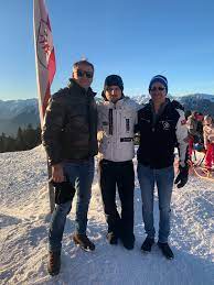 Média jej označují za lobbistu a pražského krajského kmotra, poukazují na jeho vazby na české politiky a spekulují o jeho případném vlivu na veřejné zakázky. Odsouzeny Janousek Na Horach Snimky Vezne Ktery Ma Byt Vazne Nemocen Seznam Zpravy