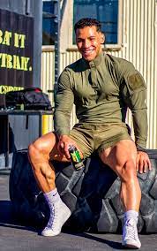 Matthias🏳️‍🌈 on X: Random fella sitting on a big feckin' tyre… 😍🤤😈👍…  #bulge #gay #muscleguy #hotguy #sexyguy #shorts t.cos6K31zS7Wg  X