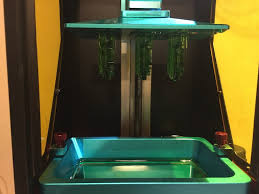 After the build plate is in position the uv light will turn on and shine through the image created on the lcd screen. The Complete And Utter Idiots Guide To 3d Printing In Resin For Wargamers Wargaming3d