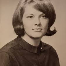 Emilie Ballard's Instagram, Twitter & Facebook