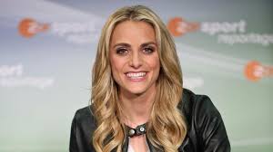 Am samstagabend wird jessy wellmer als neue moderatorin der sportsendung ihren einstand geben. Moderatoren Der Zdf Sportreportage Zdfmediathek
