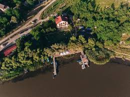 Alliance imobiliare iasi intermediaza cumparari si inchirieri de apartamente, case, vile, terenuri, pensiuni, hoteluri, spatii comerciale si hale industriale in iasi si nu numai. Enpi Lake Resort Camping In Iasi Iasi Romania