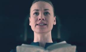 The Handmaid's Tale fans exposes huge continuity error with Serena's  missing finger