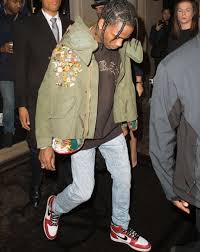 Travis Scott In Air Jordan 1 Og Chicago Alternative Fashion Men Travis Scott Outfits Travis Scott Fashion