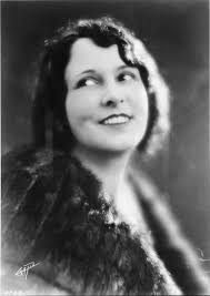 Born a Leading Lady”: The Political Trajectory of Lucretia del Valle