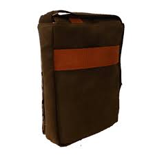 Pratiques avec leurs espaces de rangement et leur bandoulière ajustable, nos modèles sont également très confortables et très résistants grâce à. Sac Homme Made In France Sac Besace Ordinateur Resistante