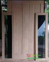 Kedua pintu tersebut dipasang sejajar sehingga terlihat pintu tersebut dan anda dapt menggunaka gambar di atas sebagai referensi utama dalam pembuatan pintu rumah minimalis. Set Pintu Kupu Kupu Dan Jendela Minimalis Sederhana Jualpintu Co Id