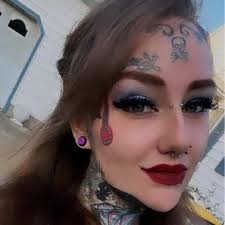 Miranda Hupp's Instagram, Twitter & Facebook