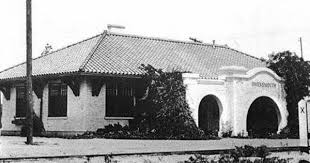 Southern Pacific Railroad Owensmouth Depot In 1915 The 1912 Station Was At Railroad Station Railroad History Canoga Park