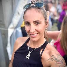 ⚡️ 🏰 Lors d'un orage, assez violent, sur Sion (VS) ce soir samedi 16 août  2025, le château de Tourbillon, symbole de la ville, a été foudroyé par cet  éclair, saisi par