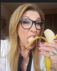 Страницата “Жени ГЕРБ гр. Варна” отиде при руския кораб. Някой май опръска  калника и маже… Такива честни и почтени хора от ГЕРБ, никога не бихме  помислили дори, че гърбят хора и точат