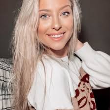 Gloria Castle (@gloriacastle_)