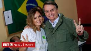 Keiko sofía fujimori higuchi nació en lima el 25 de mayo de 1975 y se desempeñó como primera dama del perú de 1994 a 2000 y fue congresista por lima metropolitana de 2006 a 2011. Michelle Bolsonaro Quien Es La Discreta Mujer Que Sera La Proxima Primera Dama De Brasil Bbc News Mundo