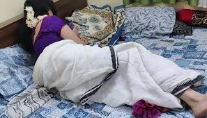 Husband Caught Sexy Desi Mallu Wife in Saree Masturbating and Giving Her  Back Shot