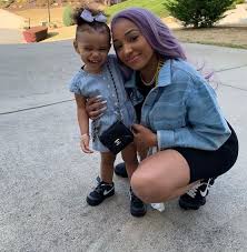 According to cdc, the average american height for men is 5′ 9″ inches (175 cm or 69 inches) and 5′ 4″ inches (162 cm or 64 inches) for women. Ella Bandz Wiki Bio Age Height Nationality Instagram Partner