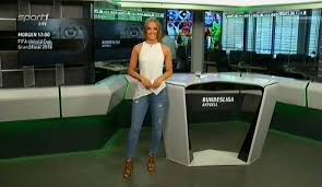 Nele schenker (* 5.märz 1990 in cottbus) ist eine deutsche moderatorin, reporterin und ehemalige leichtathletin. Nele Schenker Bei Bundesliga Aktuell Auf Sport1 Am 02 08 2018 Kleine Fernsehseite Der Zweite Versuch Bilder Und Videos Der Tv Auftritte Interessanter Frauen