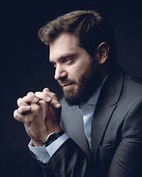 Me chamo Daniel, sou o pai do Benício, médico nascido em Brasília, com  raízes libanesas e uma paixão por unir ciência, saúde e qualidade de vida.  Especializado em cardiologia pelo Instituto do