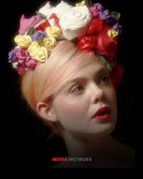 Es oficial! ✨ Elle Fanning ha sido elegida para interpretar a Effie Trinket  en 'THE HUNGER GAMES: SUNRISE ON THE REAPING' 🎬🔥 ¡Que empiecen los Juegos  del Hambre… otra vez! 🏹 #TheHungerGames #