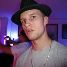 Stream Andrew van Leeuwen music