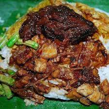 Mat corner at medan selara mahsuri in bandar baru uda is one of the best known nasi ambang stalls in johor bahru. Nasi Ambeng Johor Food Drinks Baked Goods On Carousell