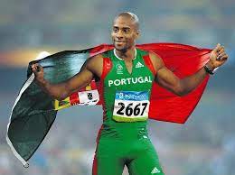 Aos 37 anos, e três meses depois de ter sido operado ao joelho esquerdo. Jte7rrny4ibmpm