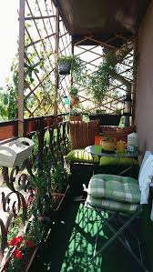 Balkon Mit Sichtschutz Spalier Nach Vorne Anstelle Des Wa Anstelle Balkon Sichtsc Gartnern Mit Wenig Platz Kleiner Balkon Garten Kleiner Balkon Design